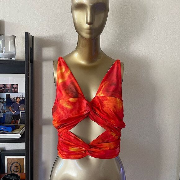 Red orange stretch top cut out size medium adj straps - Picture 3 of 8